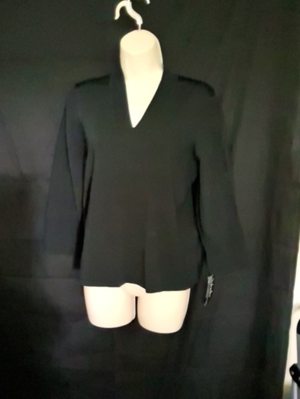 NWT Rafaella Black V-Neck Long Sleeve Lightweight Sweater Size M/L